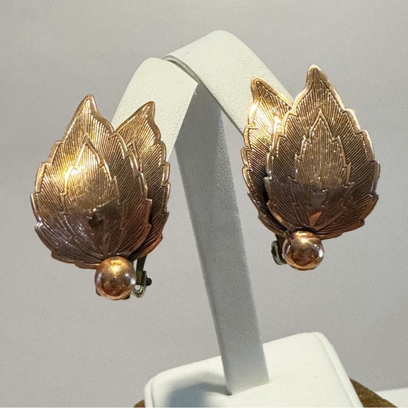 Vintage textured copper double leaf clip on earrings boho nature whimsical - Picture 1 of 7